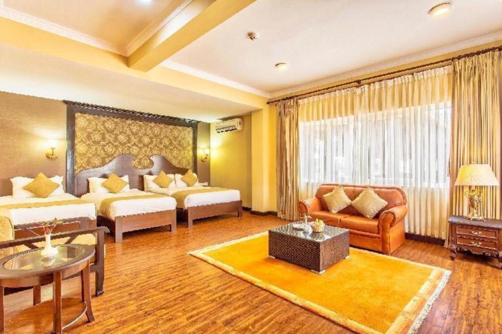 Da Yatra Courtyard Hotel & Resort Pokhara Exterior photo