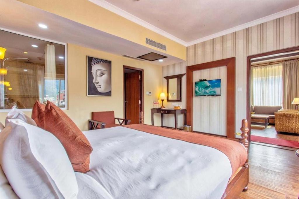 Da Yatra Courtyard Hotel & Resort Pokhara Exterior photo